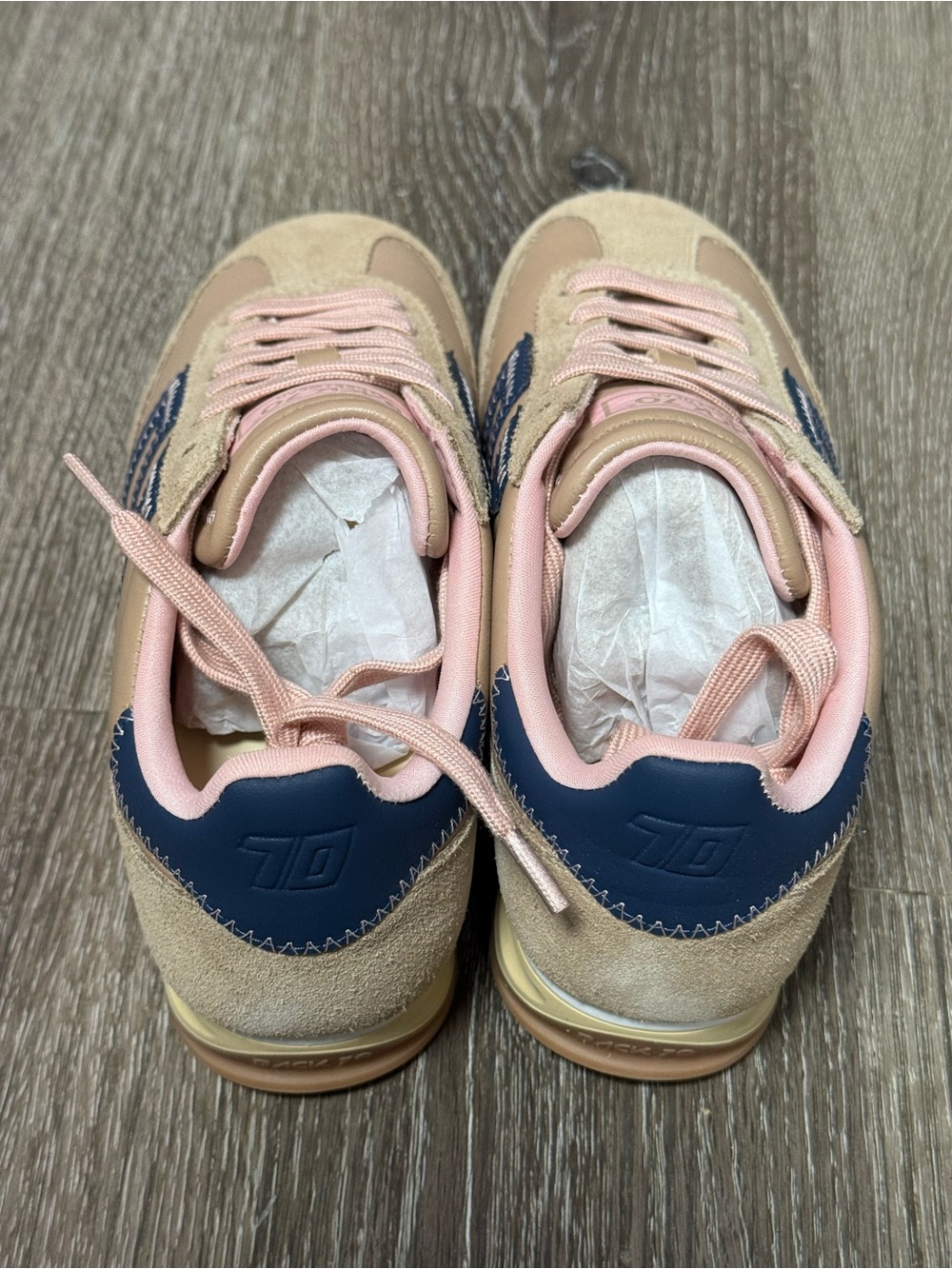 Back 70 Jogger Sneakers - Picture 5 of 6
